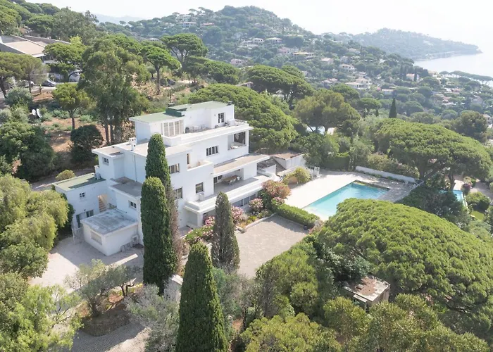 Вилла Fcd94 - Superb Vintage Design Luxury With Pool & St Maxime Sea View